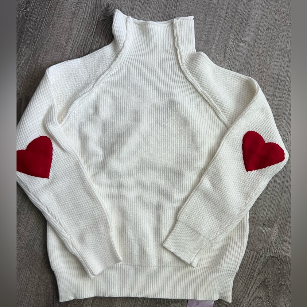 Cozy White High-necked White Sweater With Heart Patchwork Without Tag